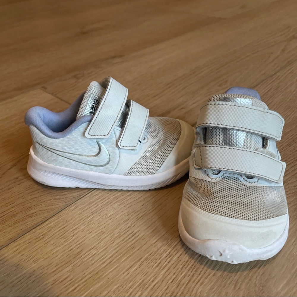 Nike Kids White Sneakers with Light Purple Lining and Velcro Straps
